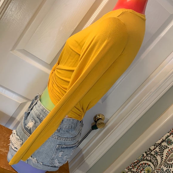 HEARTS & HIPS Knotted up Crop Top - Picture 6 of 11